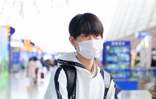 RNG官博发布最新出征照 包下飞机直飞冰岛剑指MSI 第5张